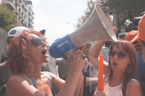 Ενταση στην πορεία εκπαιδευτικών και ομολογιούχων στη ΔΕΘ [εικόνες&βίντεο] | iefimerida.gr 0