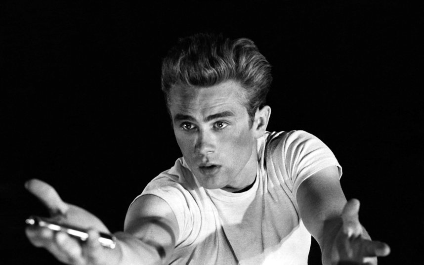 Πλουτίζουν από τον άλλο κόσμο -Οι 13 νεκροί σταρ που «έβγαλαν» τα πιο πολλά τον τελευταίο χρόνο [εικόνες] | iefimerida.gr 0