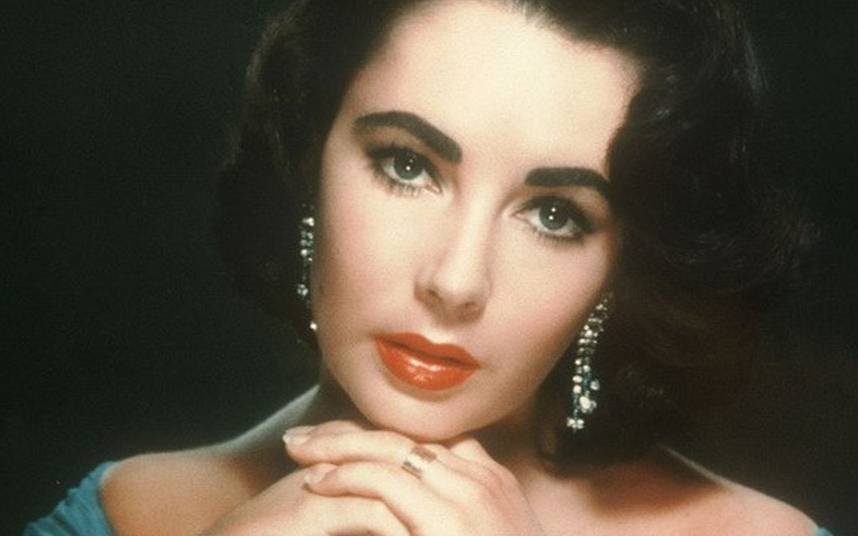 Πλουτίζουν από τον άλλο κόσμο -Οι 13 νεκροί σταρ που «έβγαλαν» τα πιο πολλά τον τελευταίο χρόνο [εικόνες] | iefimerida.gr 8