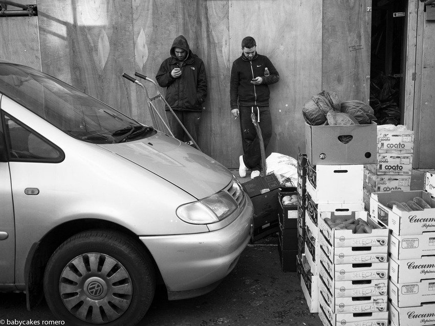 Δεν μιλάμε πια, μόνο ανταλλάσσουμε μηνύματα στα κινητά -Φωτογράφος αποτυπώνει αποστομωτικά αυτό που ζούμε [εικόνες] | iefimerida.gr 0