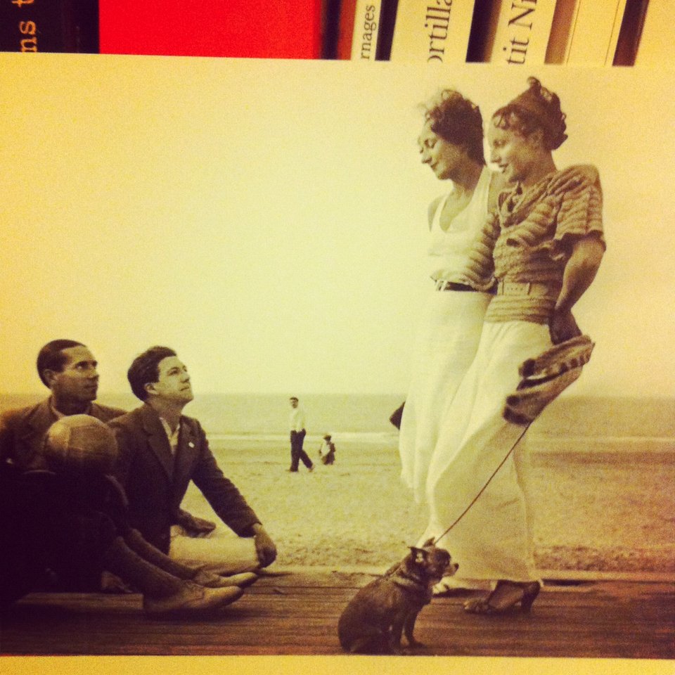 Τι φοράει ένας Γάλλος τουρίστας όταν πάει διακοπές στην σικ παραλία της Ντοβίλ [εικόνες] | iefimerida.gr 6