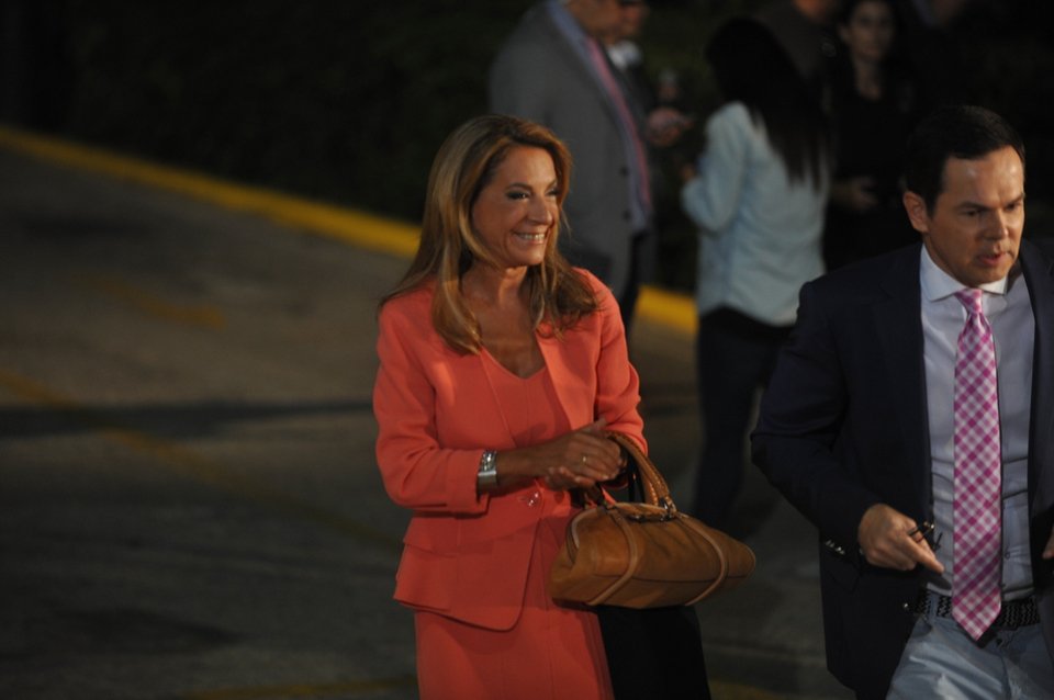 Νέες φωτογραφίες από το παρασκήνιο του ντιμπέιτ [εικόνες] | iefimerida.gr 0