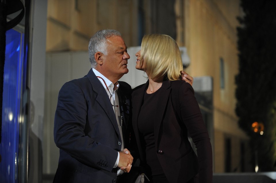 Νέες φωτογραφίες από το παρασκήνιο του ντιμπέιτ [εικόνες] | iefimerida.gr 1