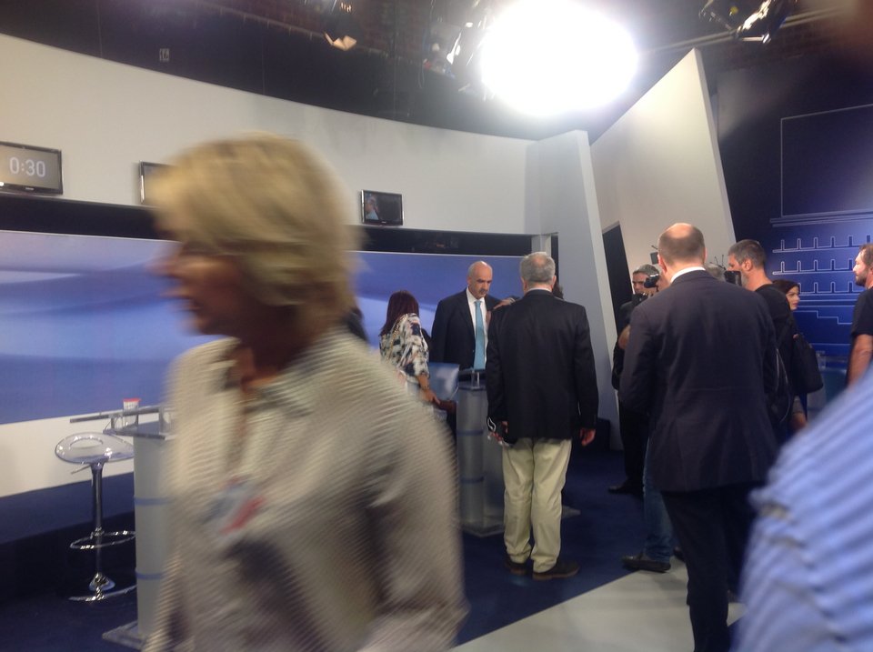 Παρασκήνιο: Τσίπρας-Μεϊμαράκης πήγαν να χαιρετηθούν, αλλά δεν τα κατάφεραν [εικόνες & βίντεο] | iefimerida.gr 7