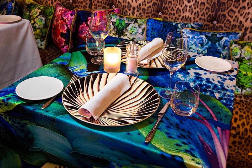 Διακόσμηση Cavalli -Βελούδα και λεοπάρ χλιδή από το πάτωμα ως το ταβάνι [εικόνες] | iefimerida.gr 6