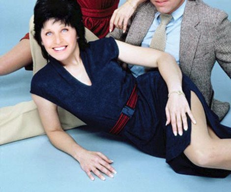 Η Ελεν Ντε Τζένερις αγνώριστη -Με κατάμαυρο μαλλί και απαράδεκτη κουπ [εικόνα] | iefimerida.gr 0