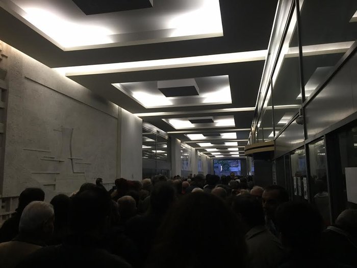 Ουρές και τσακωμοί στα κεντρικά της ΔΕΗ για τη ρύθμιση των οφειλών | iefimerida.gr 0