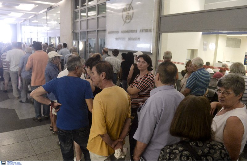 Ουρές στη ΔΕΗ για τη ρύθμιση χρεών -Λήγει η προθεσμία για τις 36 δόσεις [εικόνες] | iefimerida.gr 4