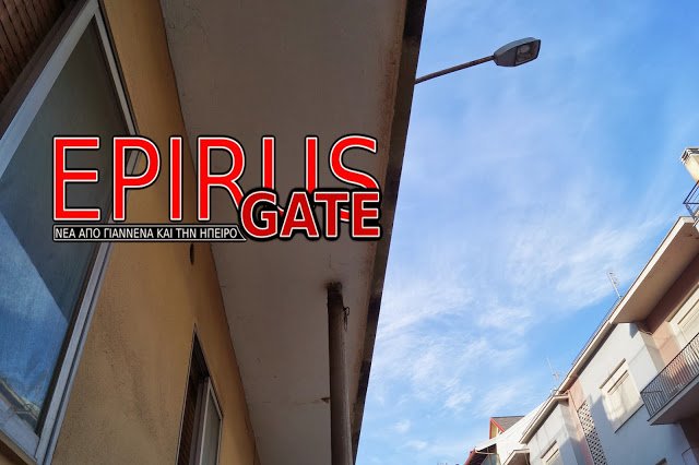 Το ζευγάρι στα Ιωάννινα που ζει «παρέα» με χιλιάδες βολτ -Κολόνα της ΔΕΗ περνάει μέσα από το μπαλκόνι τους [εικόνες] | iefimerida.gr 1