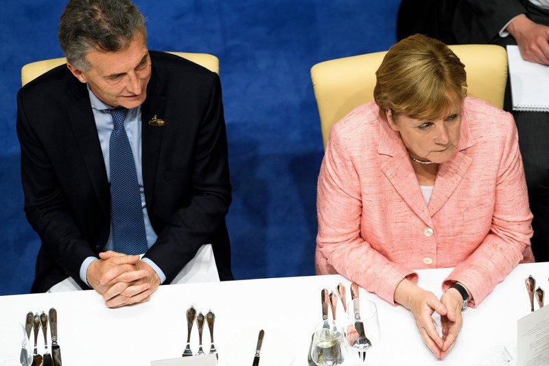 G20: Εβαλαν την Μελάνια δίπλα στον Πούτιν στο δείπνο [εικόνες] | iefimerida.gr 3