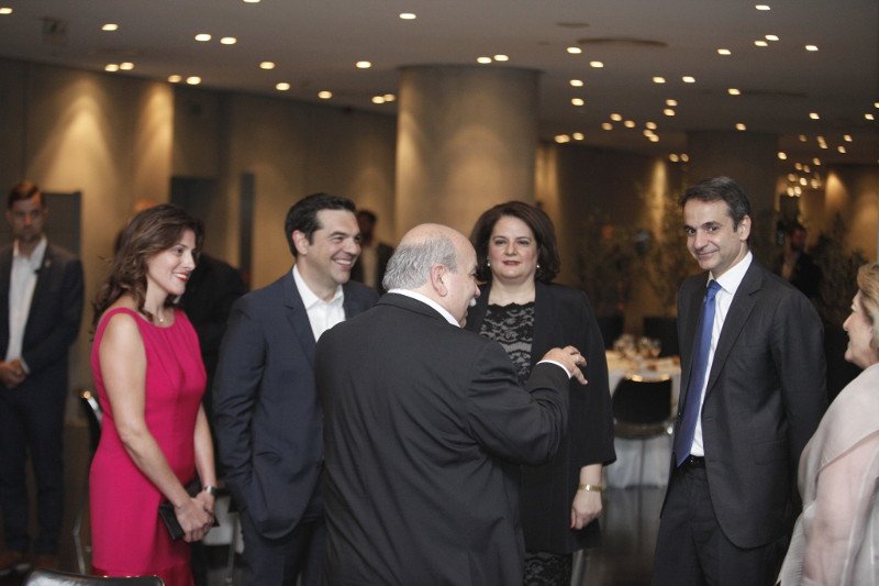 Τσίπρας και Μητσοτάκης στο ίδιο τραπέζι - Ολο το παρασκήνιο | iefimerida.gr 6
