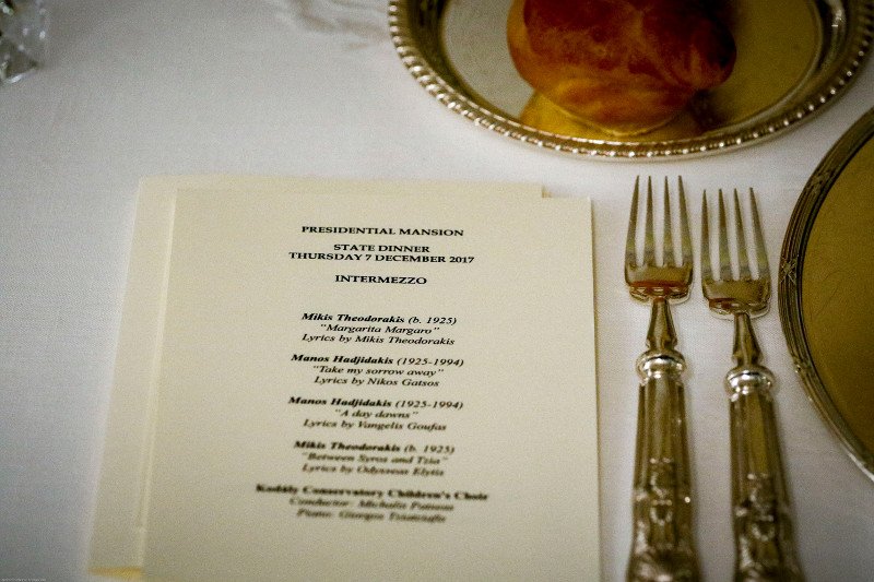 Το παρασκήνιο του δείπνου στο Προεδρικό -Ο αγέλαστος Ερντογάν, τα πηγαδάκια, οι καλοντυμένες κυρίες [εικόνες] | iefimerida.gr 51