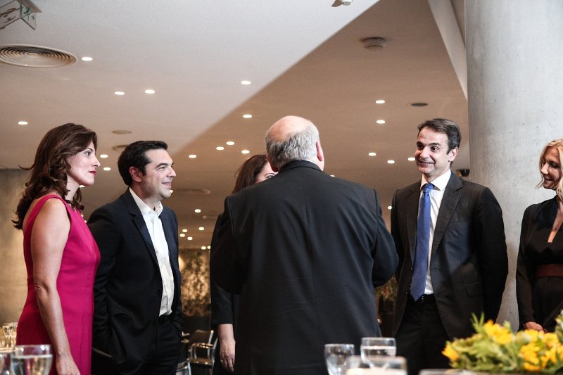 Τσίπρας και Μητσοτάκης στο ίδιο τραπέζι - Ολο το παρασκήνιο | iefimerida.gr 12