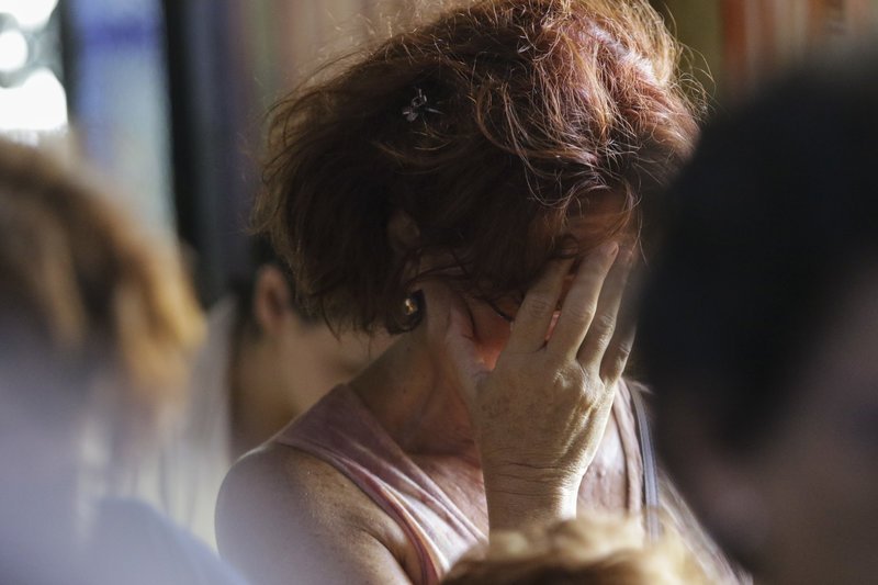 Θρήνος και οδύνη στο Μάτι -Επιμνημόσυνη δέηση για τα θύματα της πυρκαγιάς [εικόνες] | iefimerida.gr 5