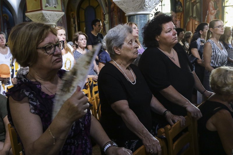 Θρήνος και οδύνη στο Μάτι -Επιμνημόσυνη δέηση για τα θύματα της πυρκαγιάς [εικόνες] | iefimerida.gr 1