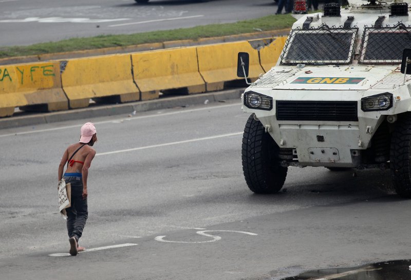 Βενεζουέλα: 17χρονος νεκρός από σφαίρα στο στήθος σε διαδήλωση κατά του Μαδούρο [εικόνες] | iefimerida.gr 2