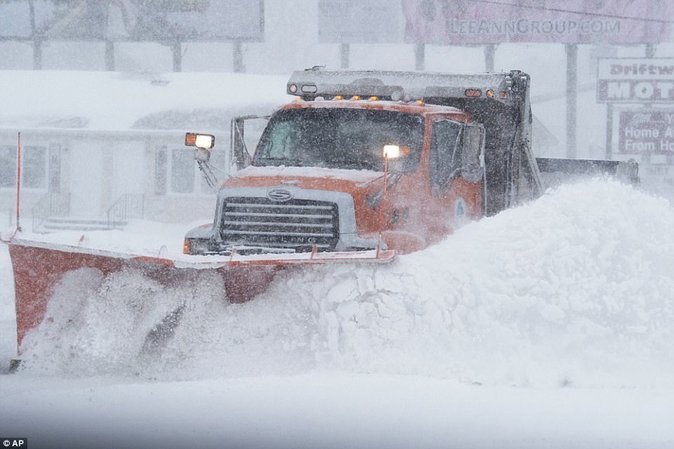 Ο φονικός κυκλώνας-βόμβα βύθισε στο σκοτάδι 100.000 νοικοκυριά στις βορειοανατολικές ΗΠΑ [εικόνες]  | iefimerida.gr 9