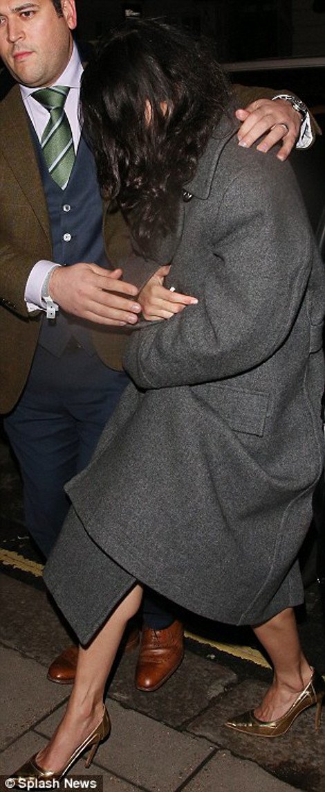 Γνωστή ηθοποιός μπήκε σε κλαμπ με παντελόνι και βγήκε χωρίς αυτό [εικόνες] | iefimerida.gr 1