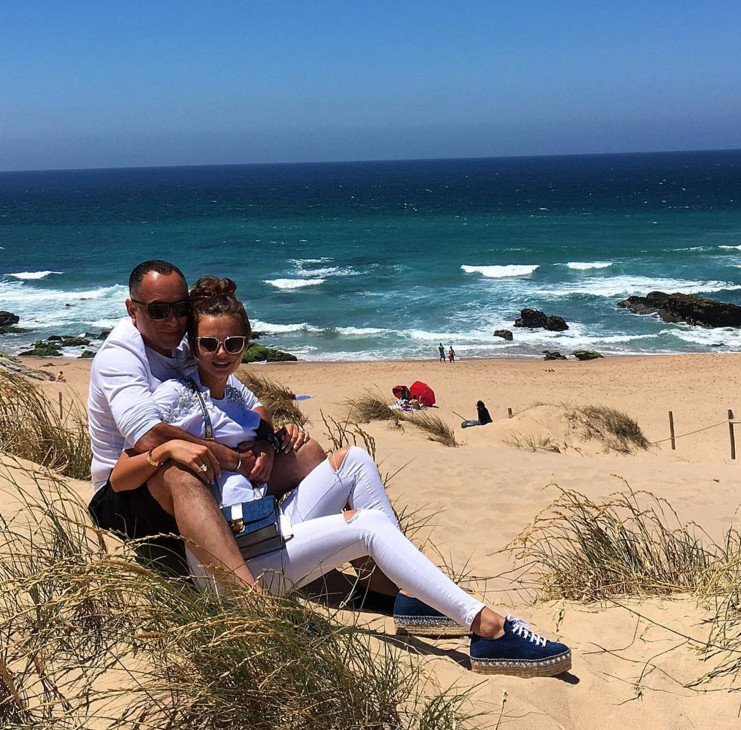 Η 26χρονη πρώην του Μπίμπερ παντρεύτηκε 62χρονο μεγιστάνα στη Σαντορίνη [εικόνες] | iefimerida.gr 13