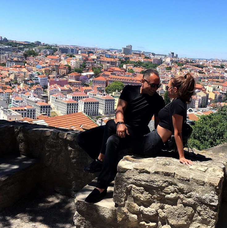 Η 26χρονη πρώην του Μπίμπερ παντρεύτηκε 62χρονο μεγιστάνα στη Σαντορίνη [εικόνες] | iefimerida.gr 14