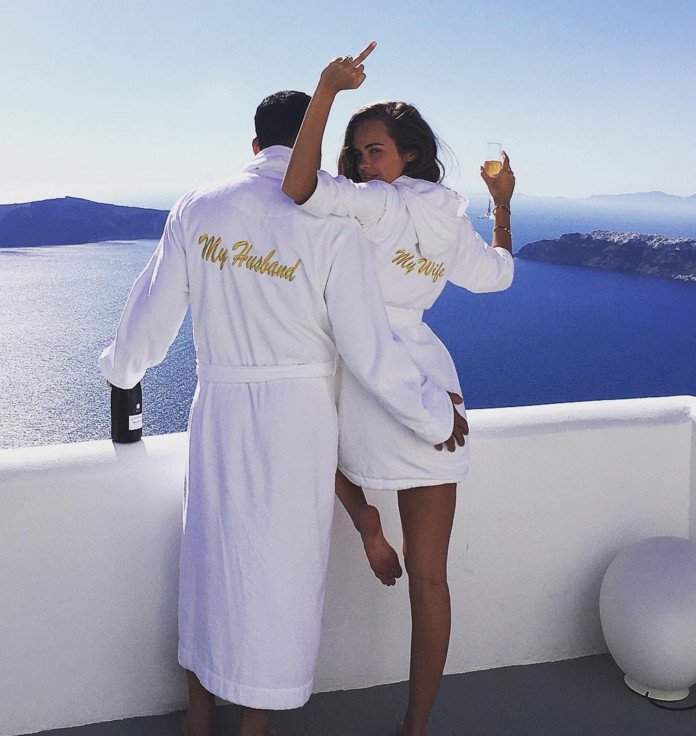 Η 26χρονη πρώην του Μπίμπερ παντρεύτηκε 62χρονο μεγιστάνα στη Σαντορίνη [εικόνες] | iefimerida.gr 5