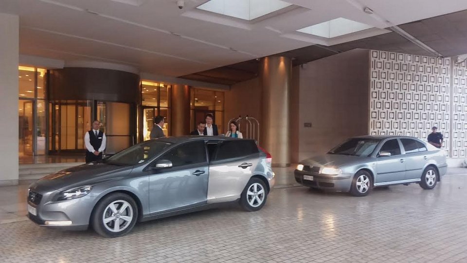 Η Βελκουλέσκου έφυγε τρέχοντας από το Χίλτον στις 6 το πρωί | iefimerida.gr 1