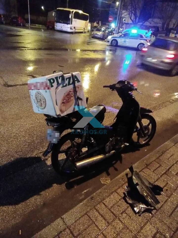 Ντελιβεράς έσπασε το πόδι του μετά από τροχαίο στην Κομοτηνή [εικόνες] | iefimerida.gr 0