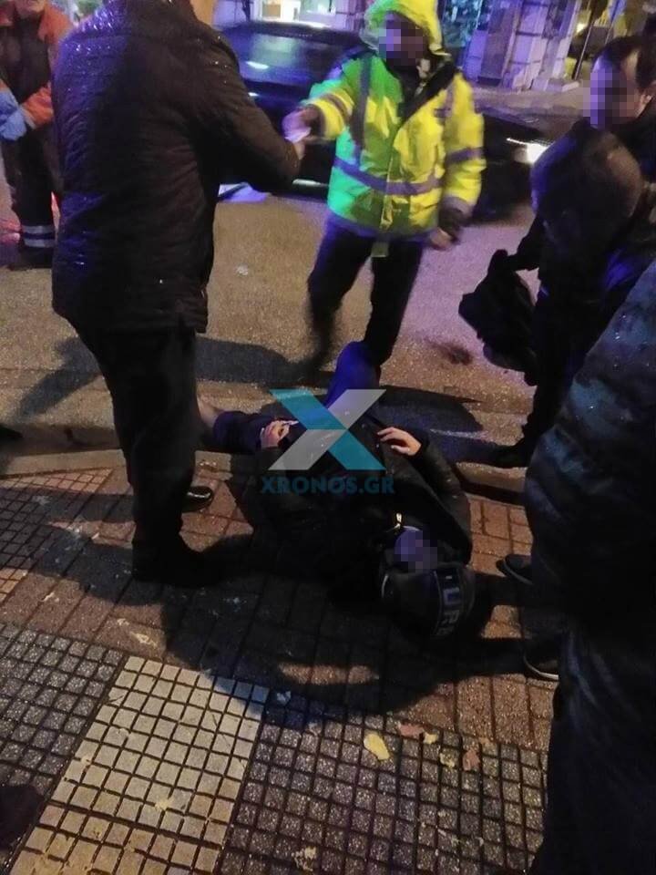 Ντελιβεράς έσπασε το πόδι του μετά από τροχαίο στην Κομοτηνή [εικόνες] | iefimerida.gr 3