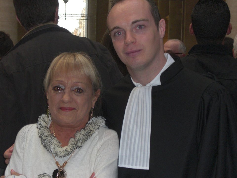 Ο άνθρωπος που παρίστανε τον δικηγόρο του μακελάρη της Νίκαιας για λίγα λεπτά δημοσιότητας [εικόνες] | iefimerida.gr 2