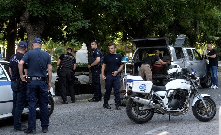 Αδειο τελικά το ύποπτο δέμα πίσω από την οικία του Αμερικανού πρέσβη [εικόνες] | iefimerida.gr 0