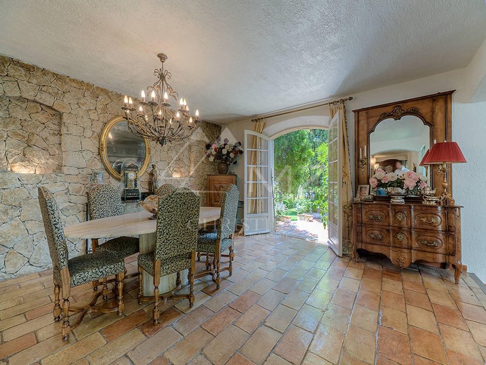 Το σπίτι που πέθανε ο Πικάσο βγαίνει στο σφυρί -Μυθική κατοικία στην Κυανή Ακτή [εικόνες] | iefimerida.gr 11