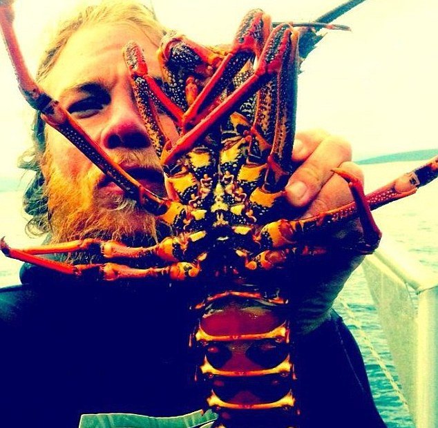 30χρονος δύτης μαργαριταριών ο νέος «Βίκινγκ» σύντροφος της Ντέμι Μουρ [εικόνες]  | iefimerida.gr 2