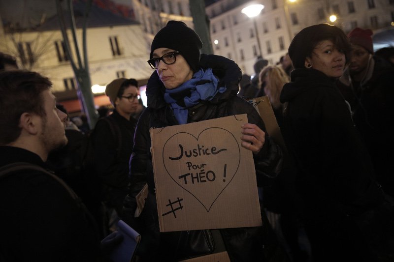 «Ατύχημα» ο βιασμός με γκλοπ μαύρου στο Παρίσι από αστυνομικούς -Τι λέει το εσωτερικό πόρισμα | iefimerida.gr 5