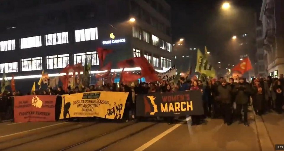 Χιλιάδες Ελβετοί σε διαδήλωση κατά του Τραμπ! Λίγο πριν φθάσει στο Νταβός [εικόνες] | iefimerida.gr 3