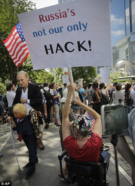 Διαδηλωτές σε όλες τις ΗΠΑ ζητούν να αποπεμφθεί ο Ντόναλντ Τραμπ [εικόνες & βίντεο]  | iefimerida.gr 6