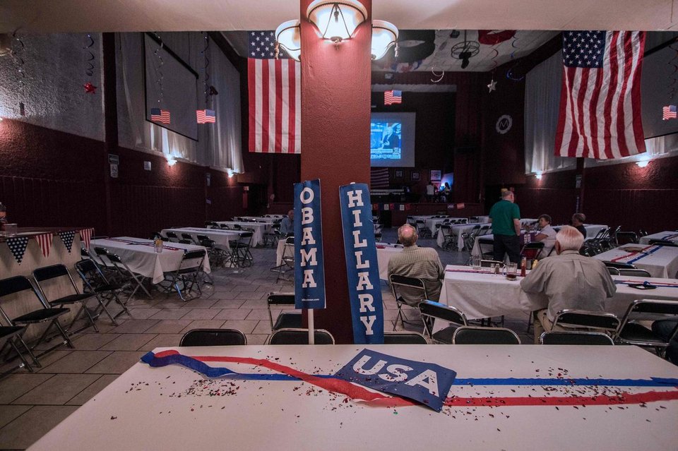 Απόγνωση και θρήνος στους Δημοκρατικούς όλου του πλανήτη -Κλάματα στο εκλογικό κέντρο της Χίλαρι [εικόνες] | iefimerida.gr 14