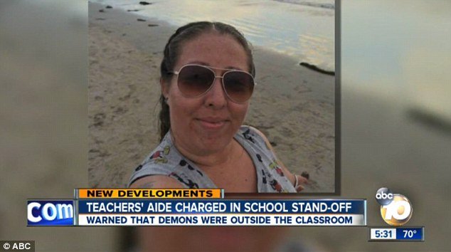 Υπάλληλος σχολείου σε αμόκ: Κλείδωσε τα παιδιά στην τάξη και γδύθηκε επειδή έξω «ήταν» ο σατανάς [εικόνες & βίντεο] | iefimerida.gr 2