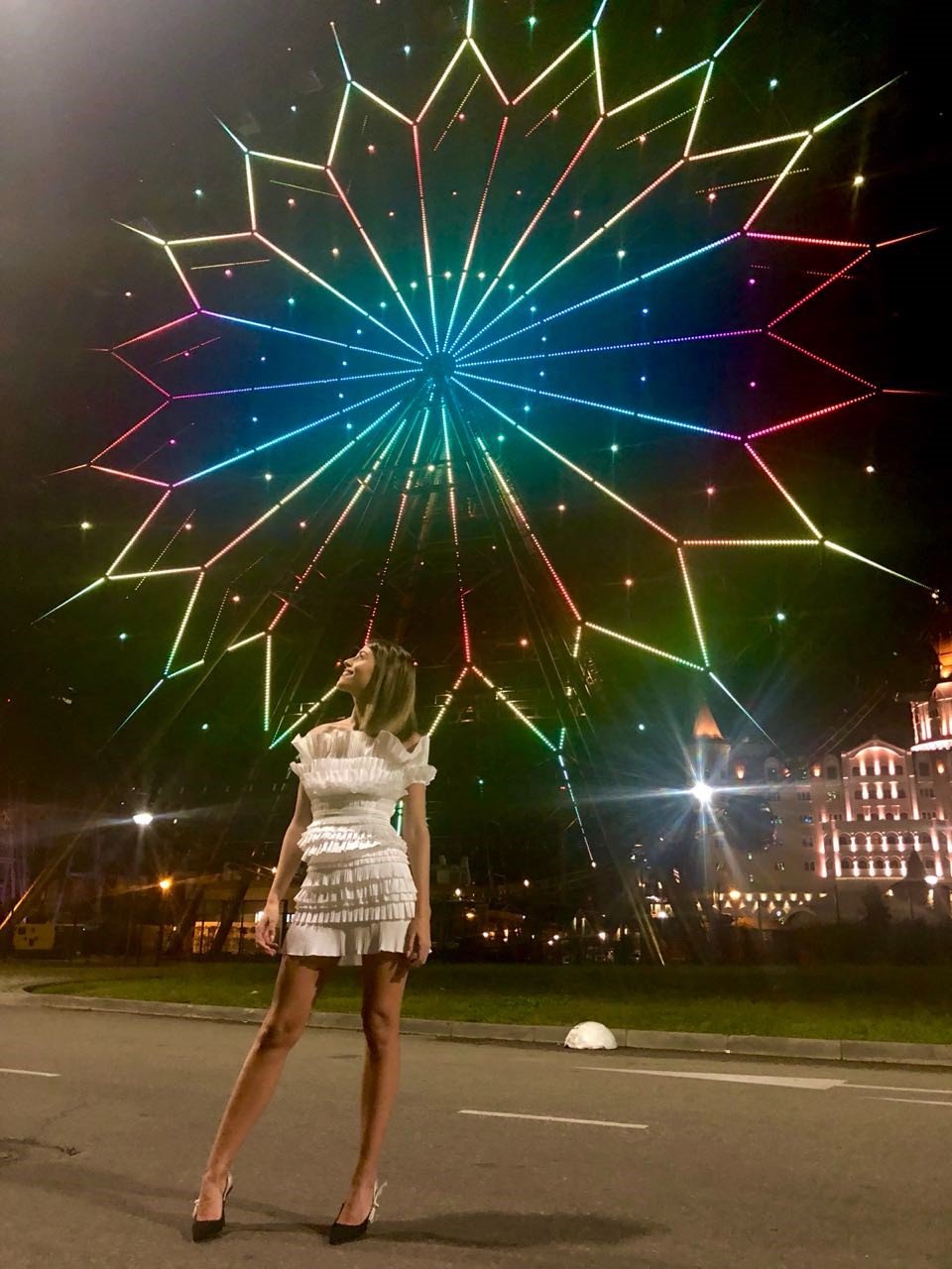 Η Demy, πριγκίπισσα με μίνι Celia Critharioti σε διαγωνισμό τραγουδιού στη Ρωσία [εικόνες] | iefimerida.gr 0