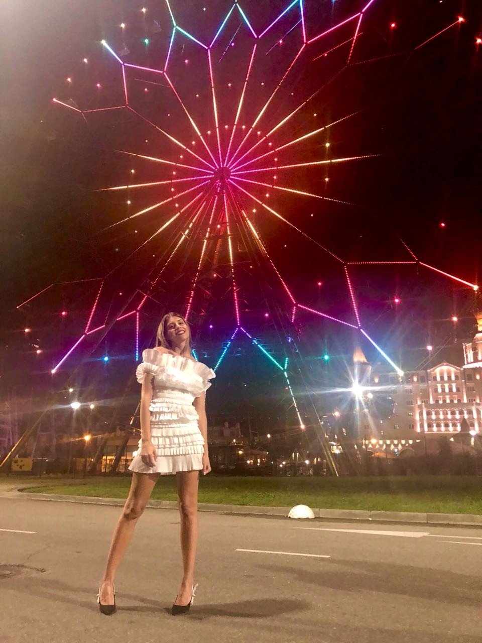 Η Demy, πριγκίπισσα με μίνι Celia Critharioti σε διαγωνισμό τραγουδιού στη Ρωσία [εικόνες] | iefimerida.gr 1