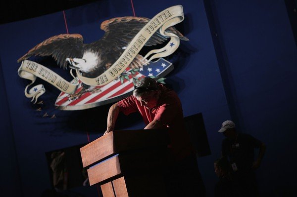 Πυρετώδεις προετοιμασίες για το ντιμπέιτ Ομπάμα - Ρόμνεϊ στο Ντένβερ [εικόνες] | iefimerida.gr 8