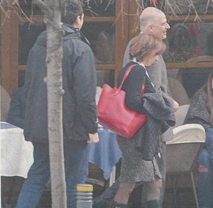 Ακροβολισμένοι αστυνομικοί συνοδεύουν τον Νίκο Δένδια στη βόλτα του στο Κολωνάκι [εικόνες] | iefimerida.gr 1