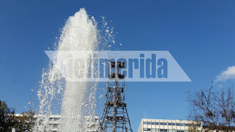 Μεταλλικό το δέντρο στο Σύνταγμα φέτος -Αρχισε ο στολισμός [εικόνες] | iefimerida.gr 5