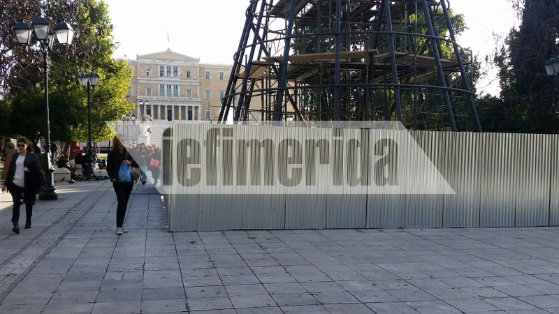 Μεταλλικό το δέντρο στο Σύνταγμα φέτος -Αρχισε ο στολισμός [εικόνες] | iefimerida.gr 6