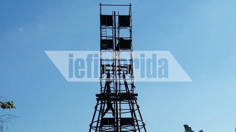 Μεταλλικό το δέντρο στο Σύνταγμα φέτος -Αρχισε ο στολισμός [εικόνες] | iefimerida.gr 8