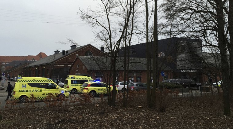 Τρόμος στην Κοπεγχάγη: Μασκοφόροι άνοιξαν πυρ σε εκδήλωση σατιρικού σκιτσογράφου του Μωάμεθ -Ενας νεκρός [εικόνες &amp; βίντεο] | iefimerida.gr 3