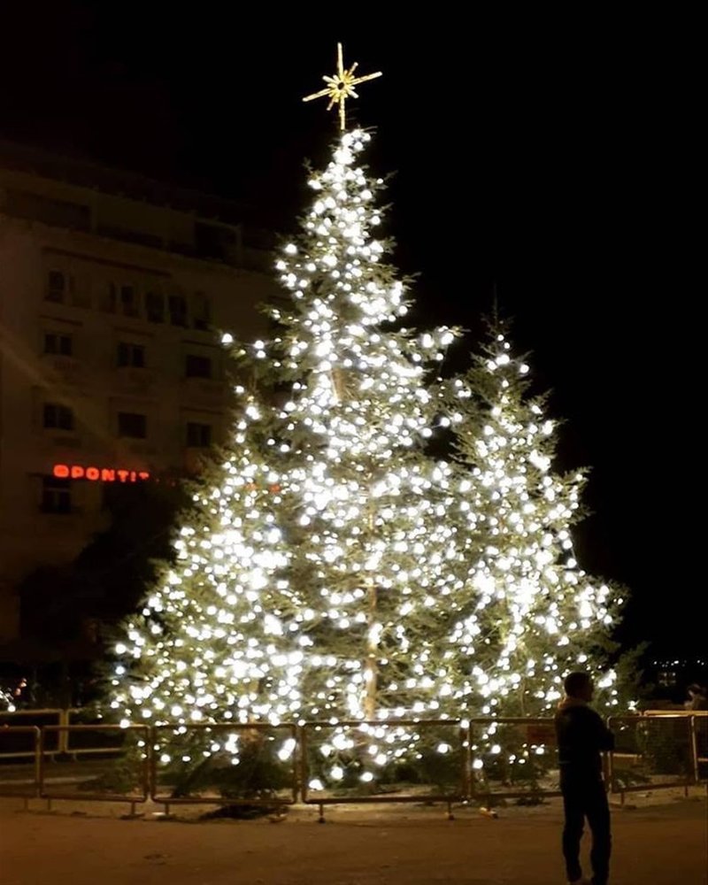 Από δοκιμαστική φωταγώγηση του δέντρου, προ ημερών / Φωτογραφία: Facebook