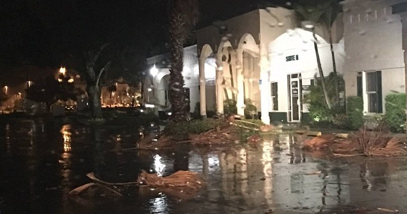 Ο τυφώνας Μάθιου χτύπησε τη Φλόριντα - Καταστρέφει τα πάντα στο πέρασμά του [βίντεο] | iefimerida.gr 1