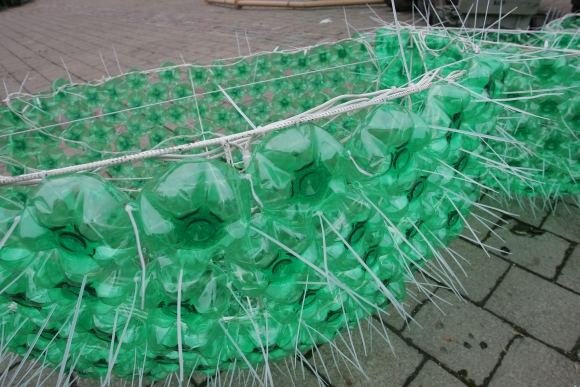 Χριστουγεννιάτικο δέντρο από... πλαστικά μπουκάλια! [εικόνες] | iefimerida.gr 2