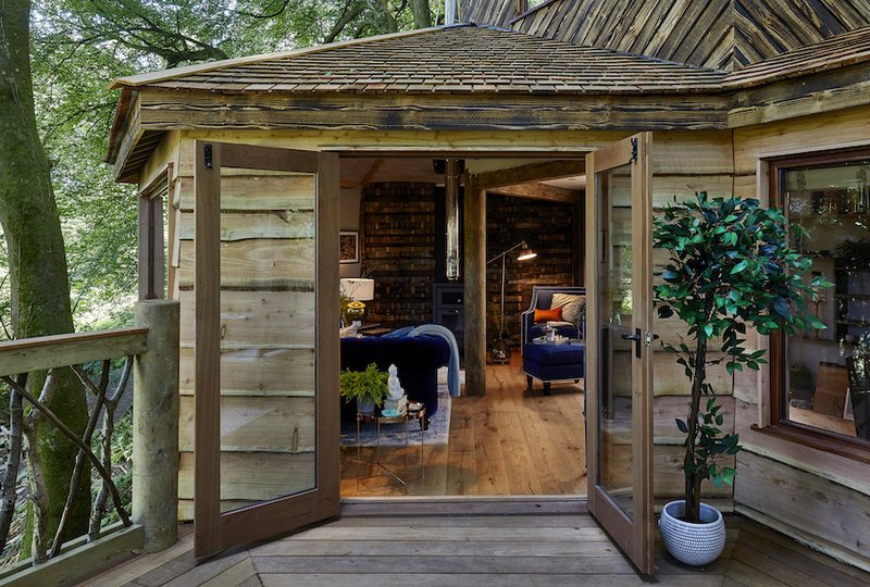 Το δεντρόσπιτο που είναι βγαλμένο από περιοδικό design -Πολυτέλεια μέσα στο πράσινο [εικόνες] | iefimerida.gr 2