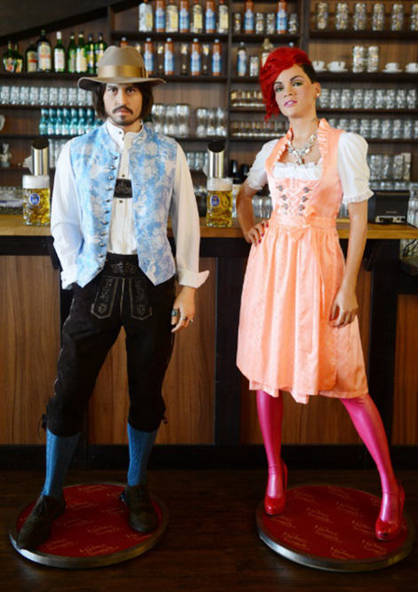 Ριάνα και Τζόνι Ντεπ πρωτοστατούν στο Oktoberfest ντυμένοι με παραδοσιακές στολές [εικόνα] | iefimerida.gr 0